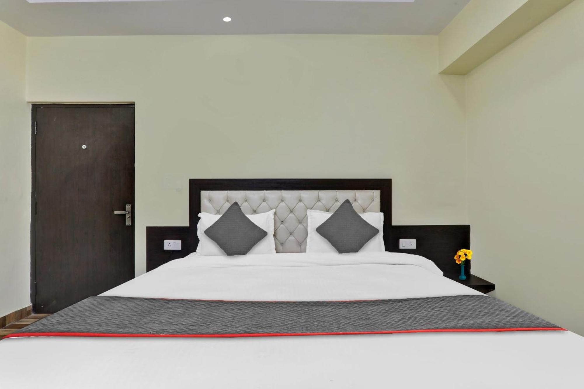 Collection O Starfield Hotel Lakhnau Kültér fotó