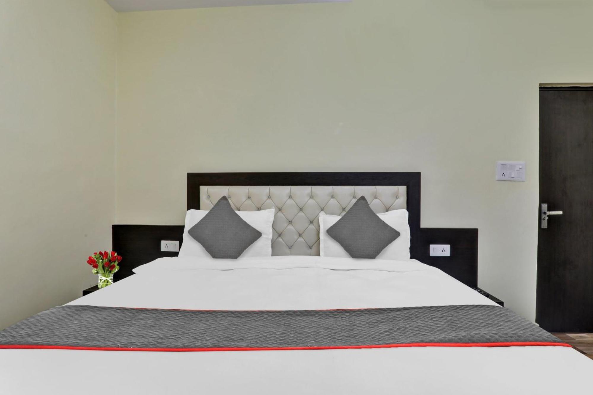 Collection O Starfield Hotel Lakhnau Kültér fotó